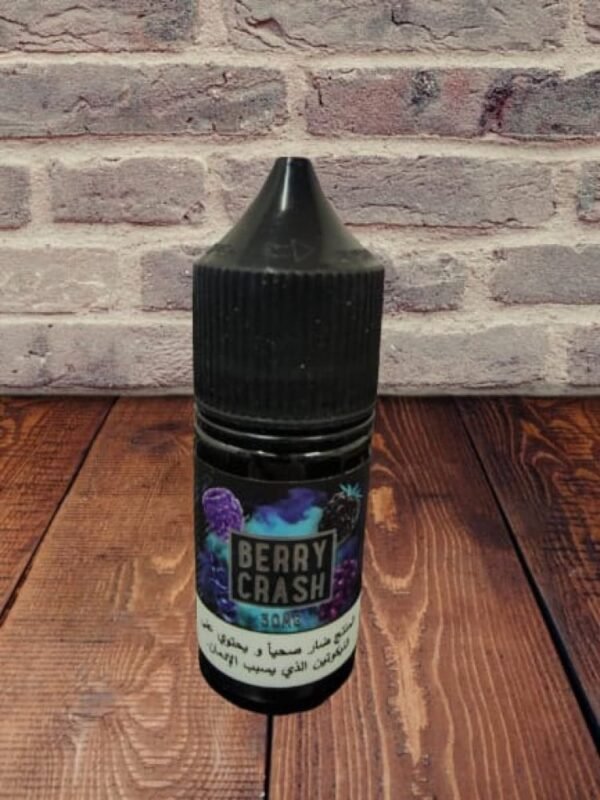 زجاجة نكهة سولت بيري كراش Berry Crash بلاستيكية سوداء بغطاء نقطي